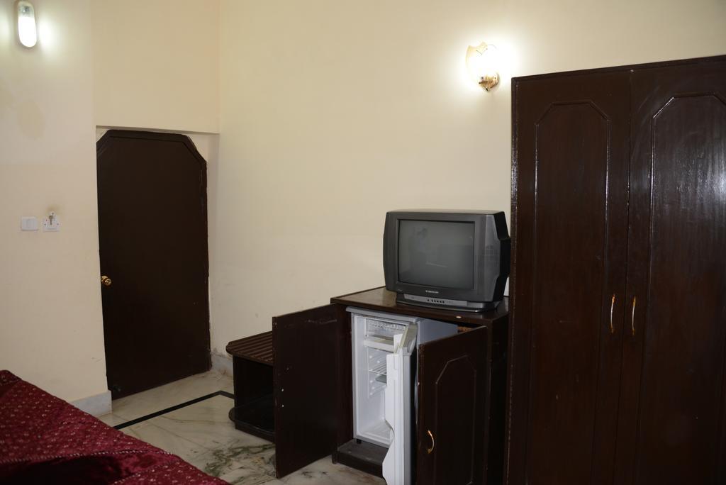 Nirvana Hotel Khajuraho