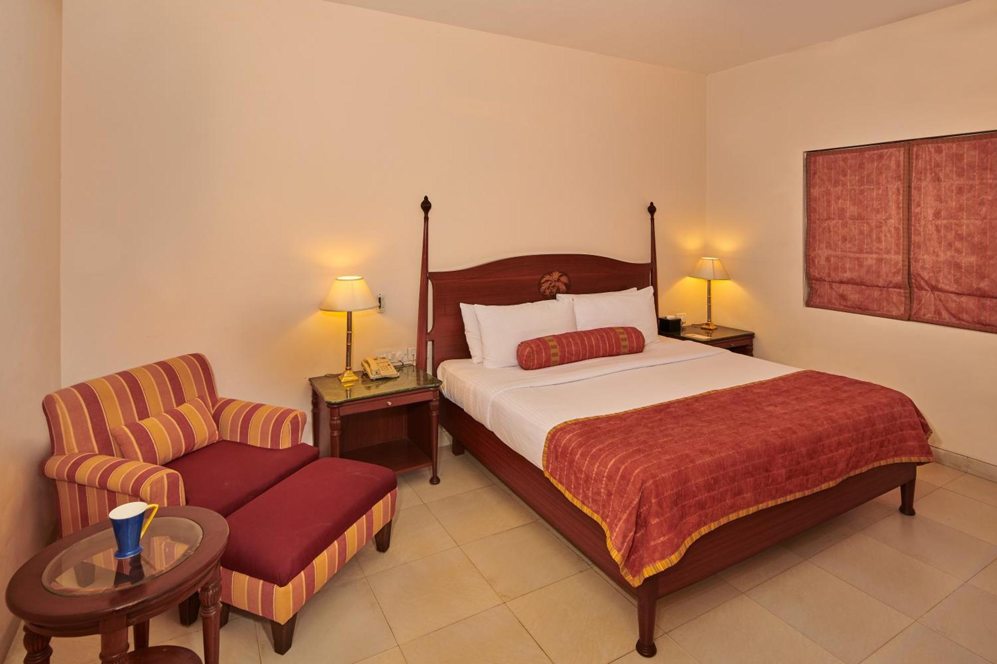 Hotel The Lalit Traveller Khajuraho