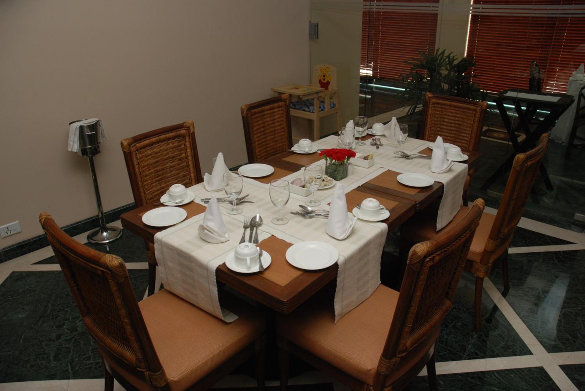 Hotel The Lalit Traveller Khajuraho