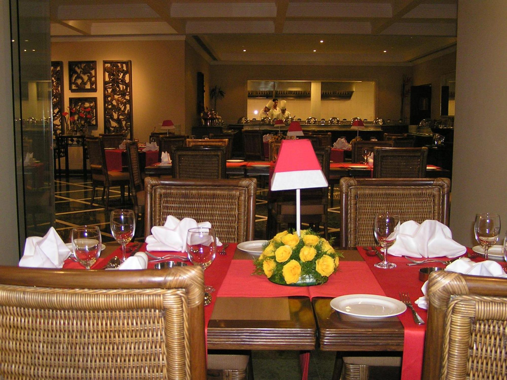 Hotel The Lalit Traveller 5*