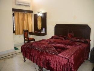 Nirvana Hotel Khajuraho