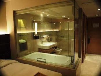 The Lalit Traveller Hotel